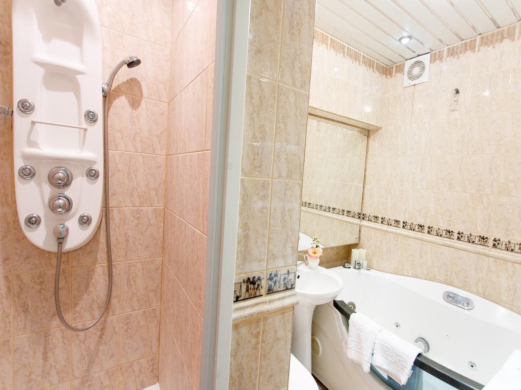 Studio De Luxe With Jacuzzi Sumy Exterior foto
